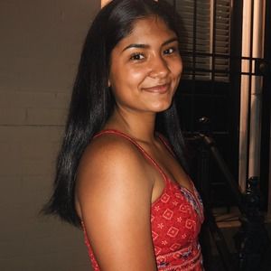 Meet your Posher, Alejandra